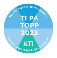 Badge_ti-på-topp_boligprosjekt_ett_år_2023.png
