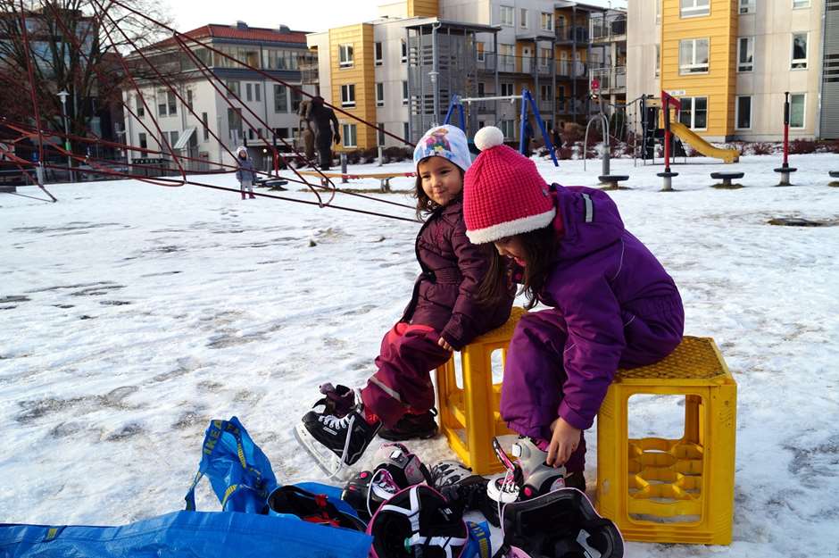 Barn på skøyter på Løren